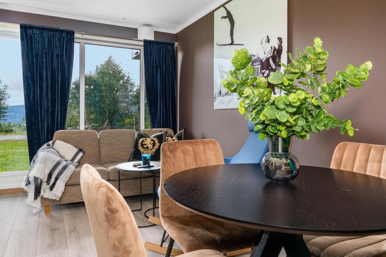 Leilighet Beitostolen Sentrum, Terrasse Og Innendors Parkering Buitenkant foto